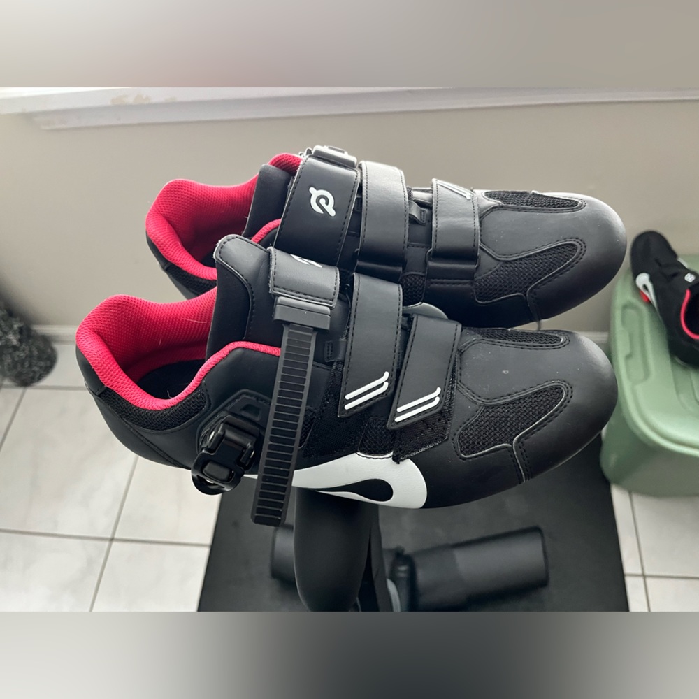 Size 44 Men’s Peloton - US size 10.5